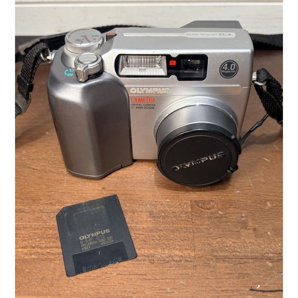 Olympus CAMEDIA C-4000 Zoom 4.0MP Digital Camera Silver W/ Memory Card Tested